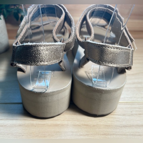 Teva Flatform Universal Leather Sandal - Picture 4 of 6